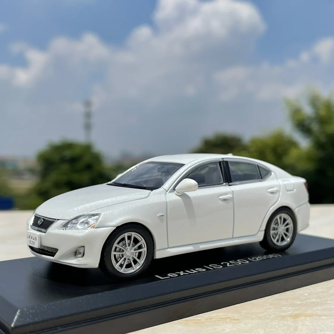 

1/43 LEXUS IS250 Alloy Car Model Carriage Toy