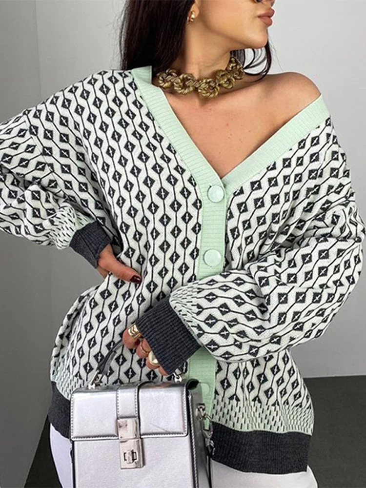 Кардиган женский вязаный клетчатый однобортный на пуговицах |