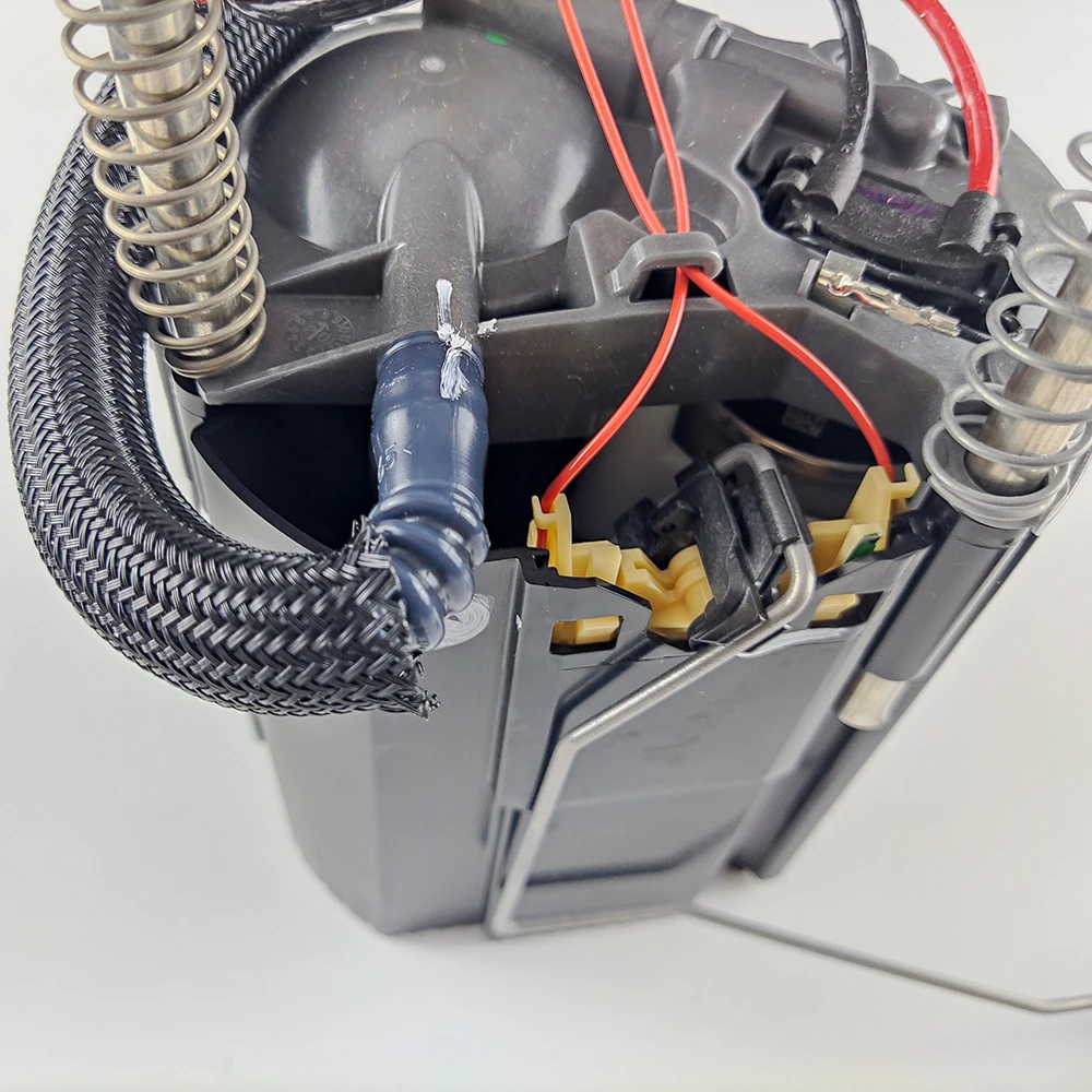 Левый задний модуль топливного насоса в сборе для Maserati ghioli V6 3 0 4WD 670003734