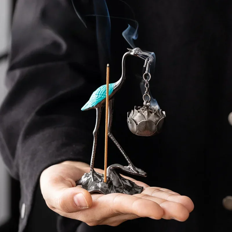 

Подвесная курильница с красной короной из металла