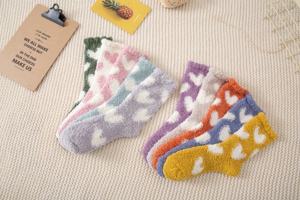 Warm, Thickened and Fleece-lined Coral Fleece Floor Socks for Women in Autumn/Winter, Cute Heart Pattern, Non-shedding