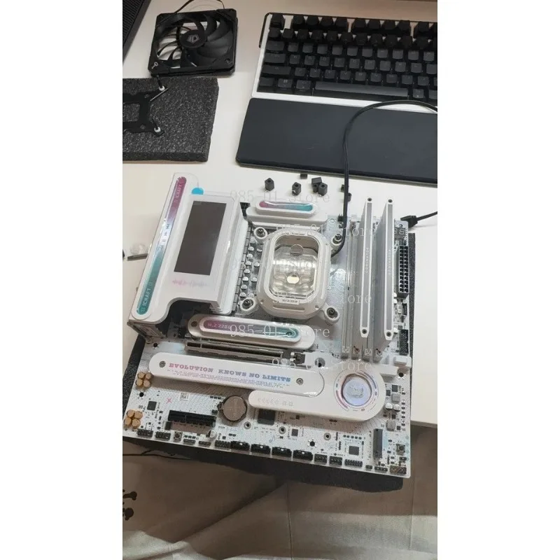 Фото Игровая материнская плата MS-iCraft B860M CROSS PRO поддерживает DDR5. №1