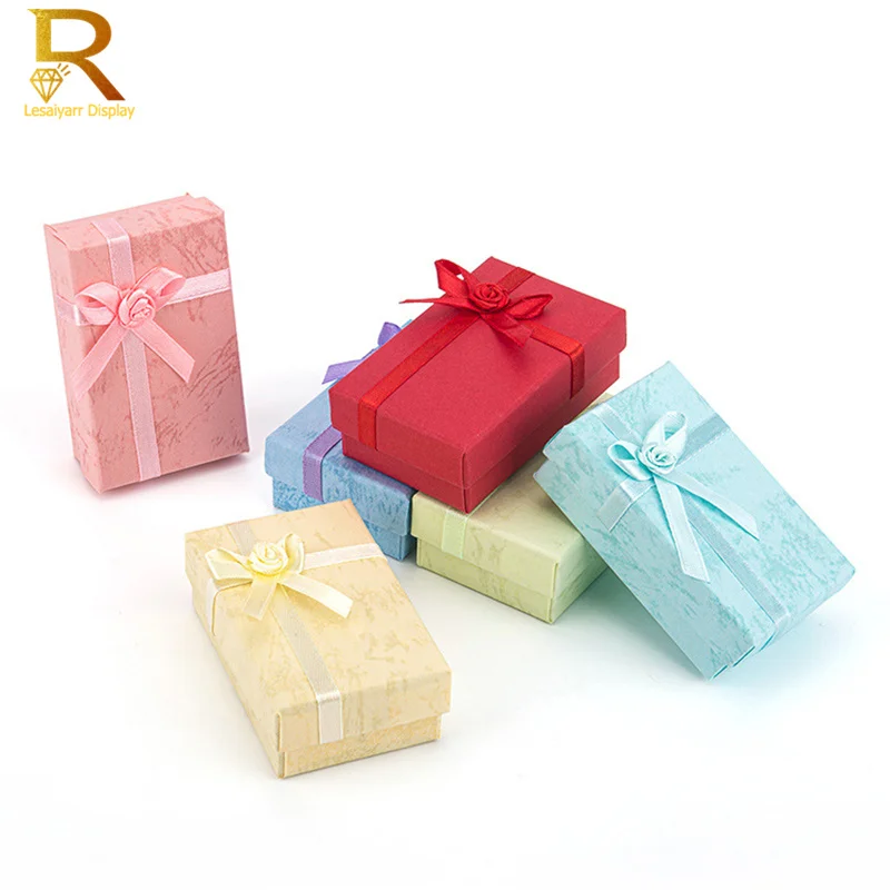 

Набор из 24 прямоугольных коробок для колец Ветерилет 5*8*2.5 см