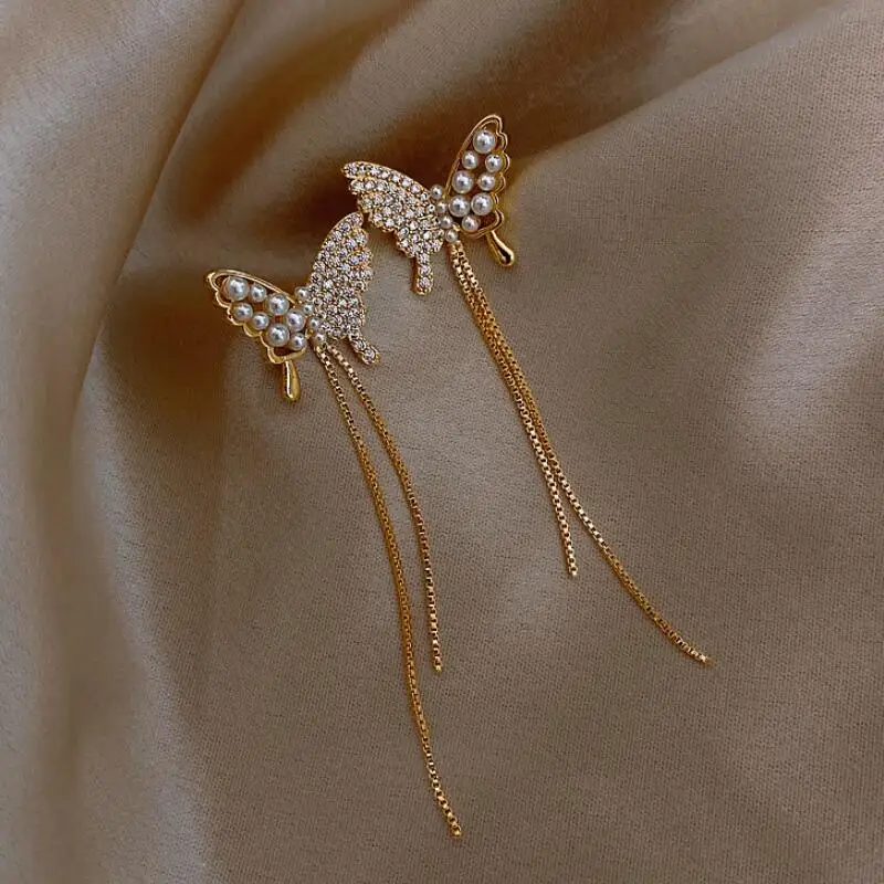 

Модные милые серьги Стразы с бабочками для женщин, подарки, трендовые женские украшения для вечерние Ринок, корейские висячие серьги с цепо...