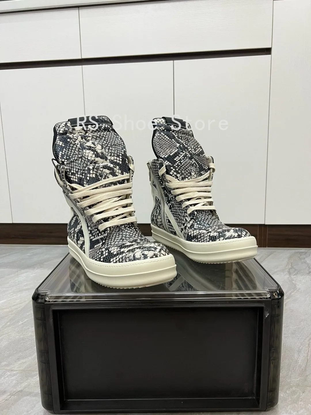 Мужская обувь Ro Design, черные кожаные ботильоны Боа, уличные ботинки, высокие повседневные туфли на молнии, женские кроссовки на плоской подошве из воловьей кожи (art.: 3920cf168e930) - 3920cf168e930