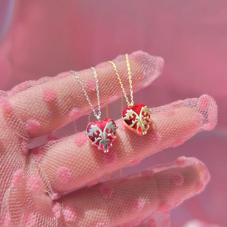 

Женское ожерелье с подвеской в виде цветущего сердца