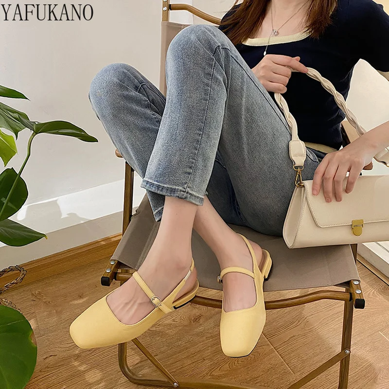 

Туфли-лодочки с ремешком на пятке, на квадратном каблуке