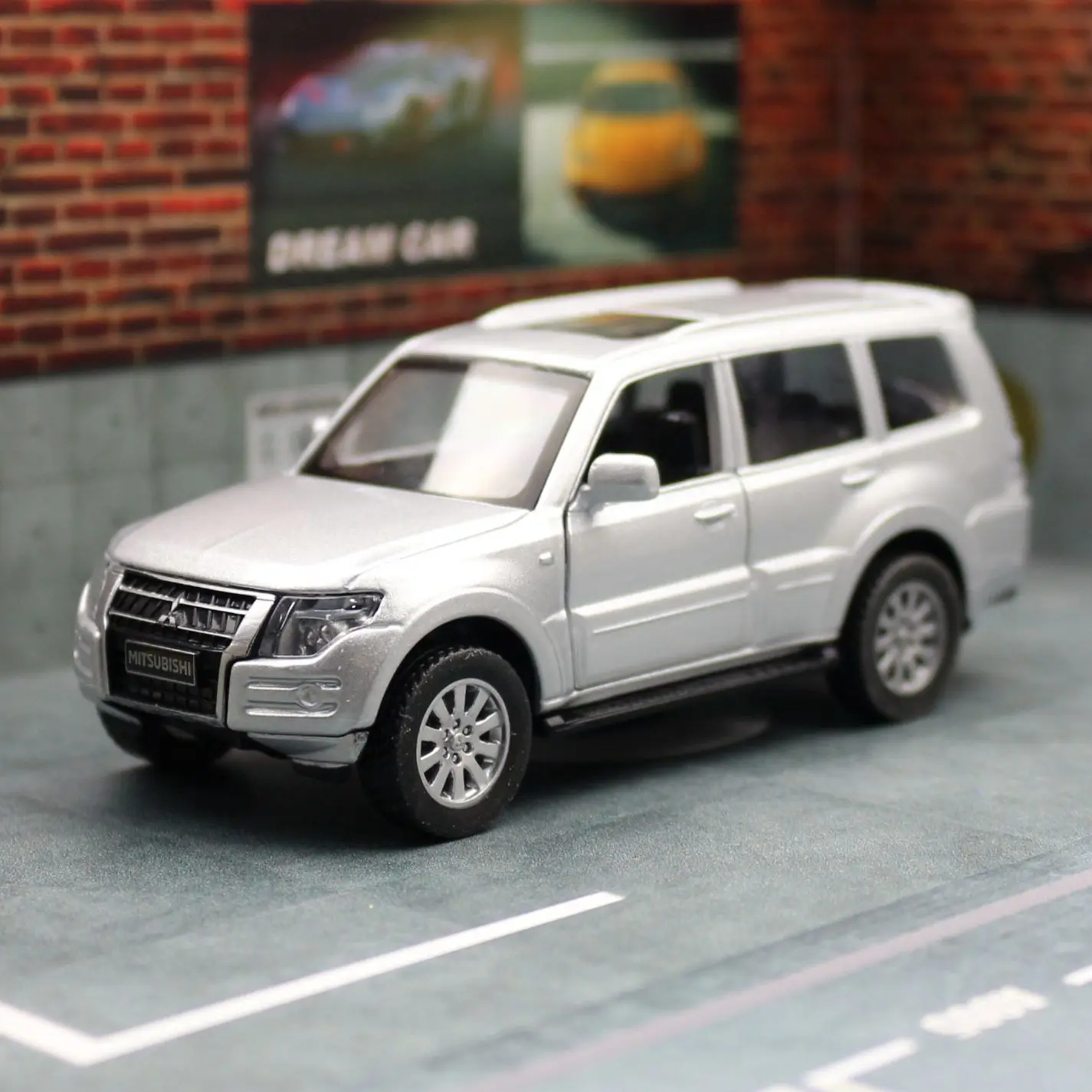 1/43 Mitsubishi Pajero SUV Игрушечная модель автомобиля для детей MSZ литая Спортивная