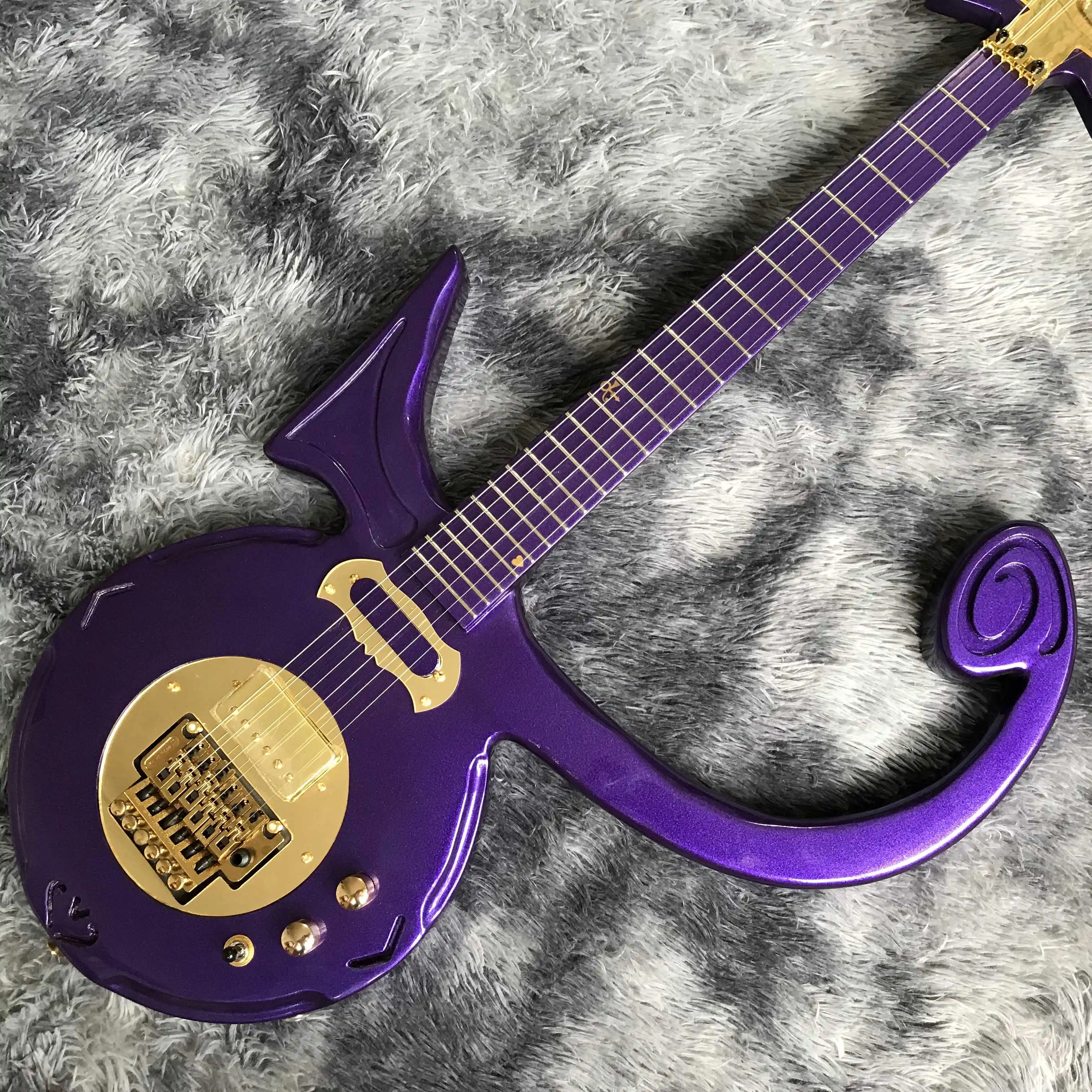 

Бесплатная доставка, прозрачный, светильник, специальная форма, белая отделка, электрическая гитара, 2022 Новый Поп, высококлассный на заказ,