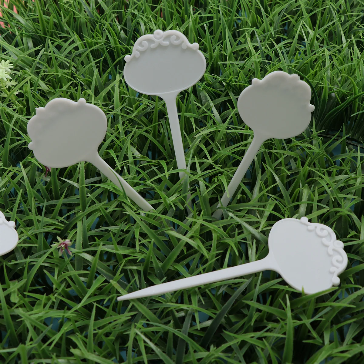 

20PCS Garden Labels Handicrafts Green Plants Decorative Stick Floral Shape Labels House Garden Stake Tags for Lawn Farm Field