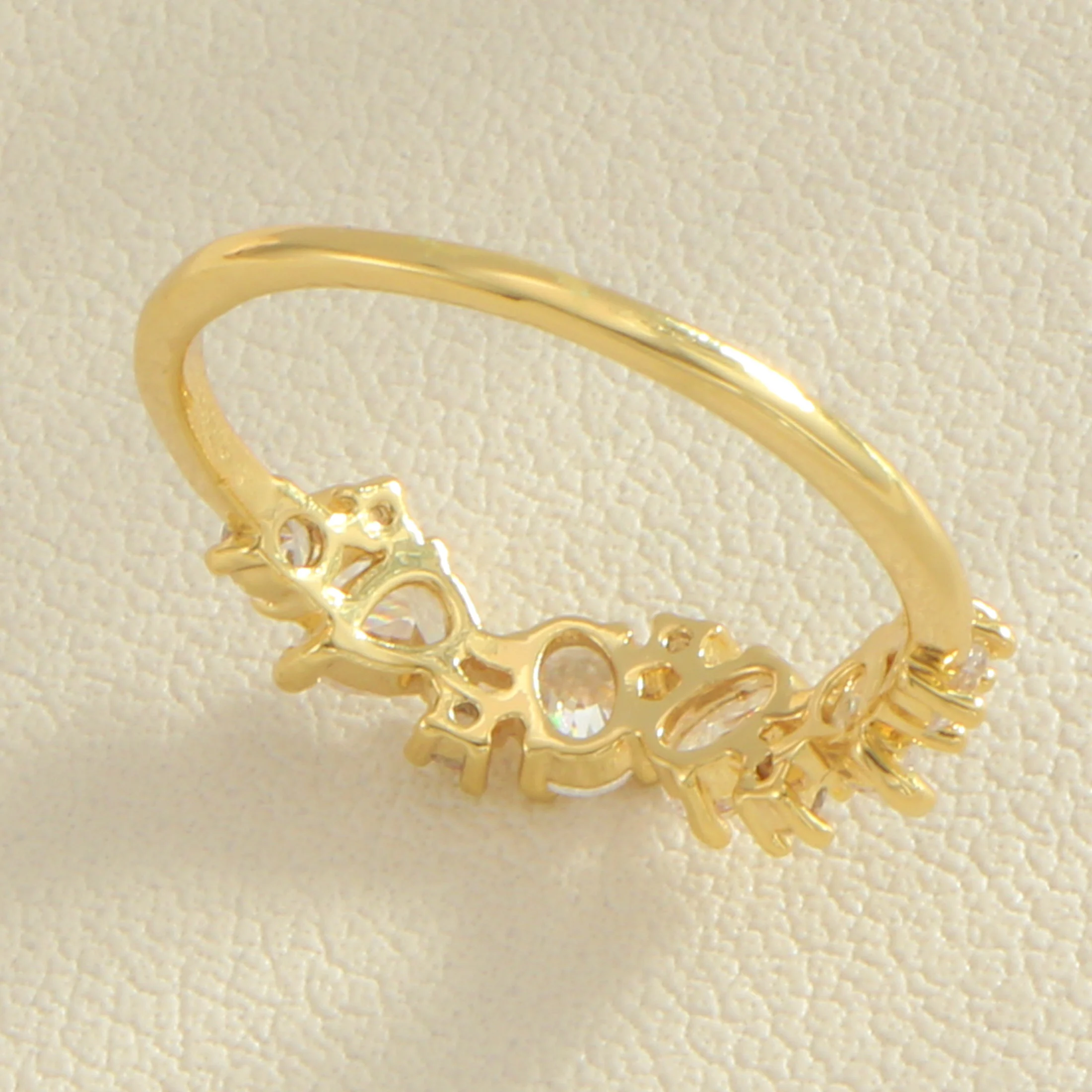 Кольцо с геометрическим натяжением и фианитом для женщин модный офисный стиль