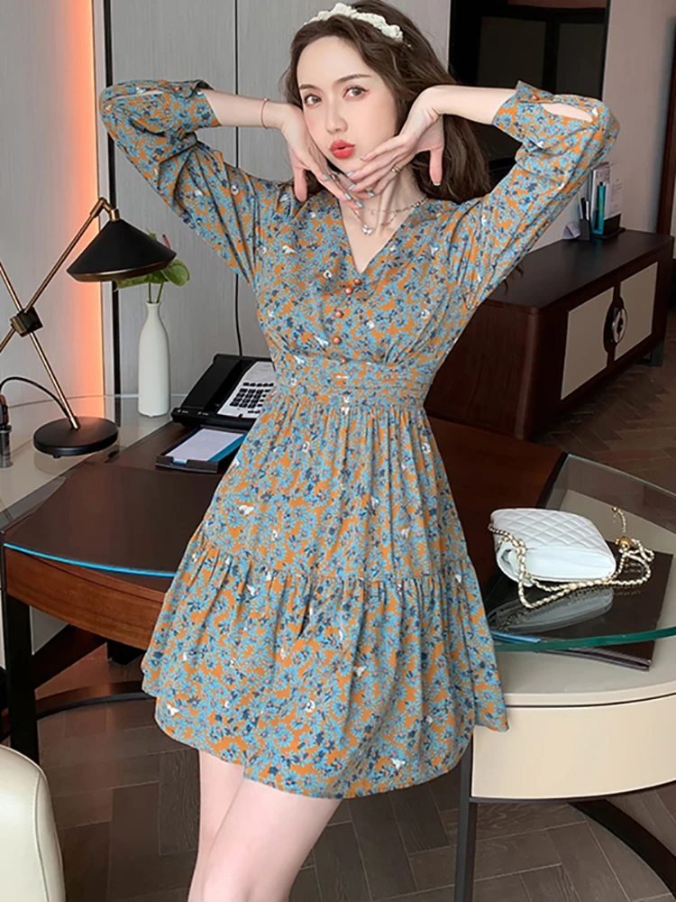 

Женское шифоновое платье-мини с V-образным вырезом и цветочным принтом