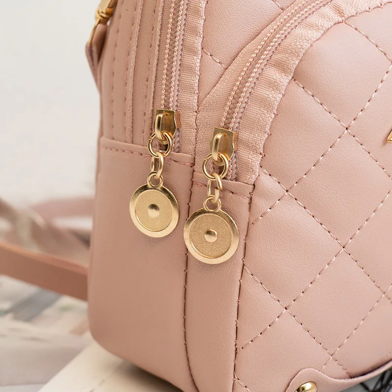 Женский мини-рюкзак с вышивкой в виде лебедя |