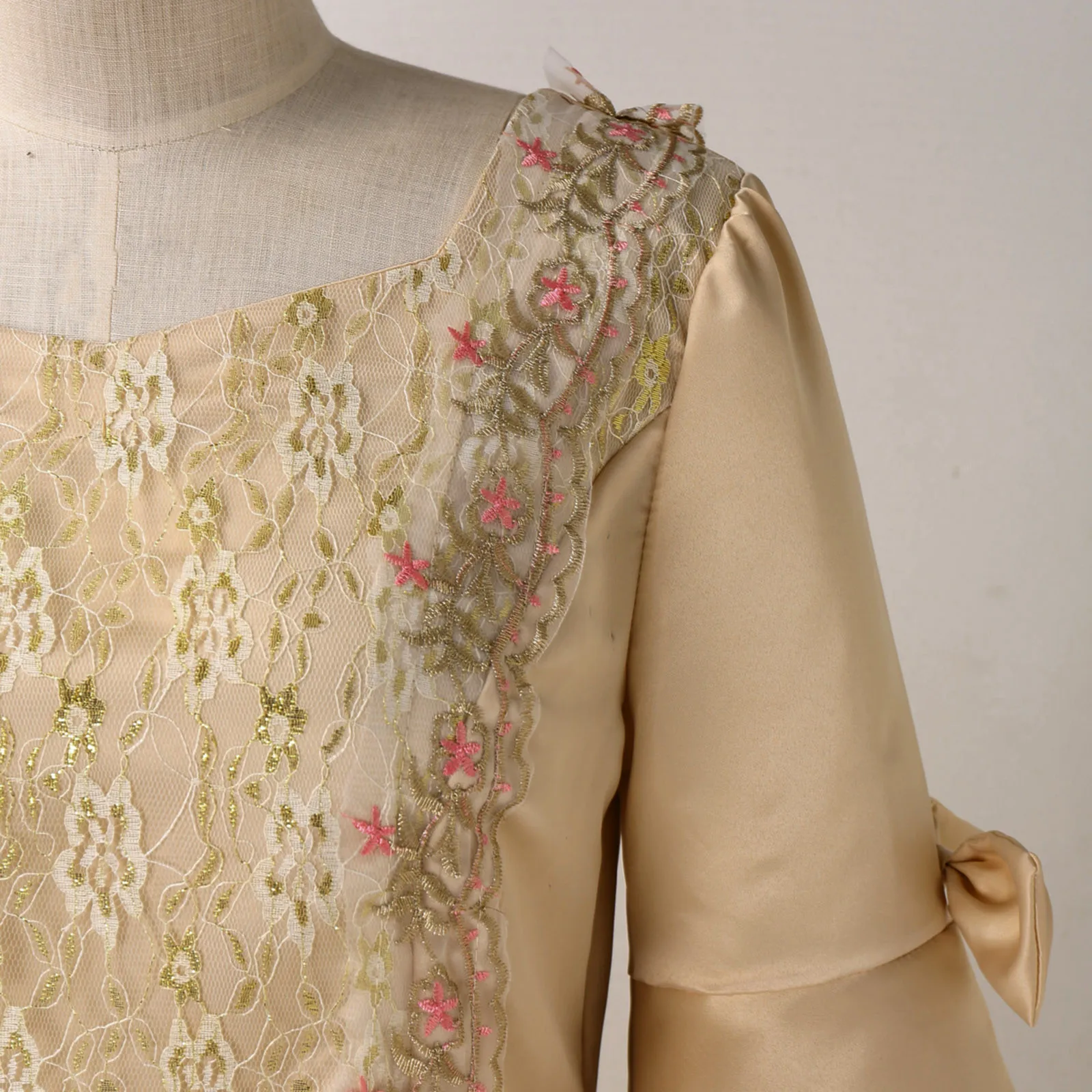 Женское платье макси средневековой эпохи