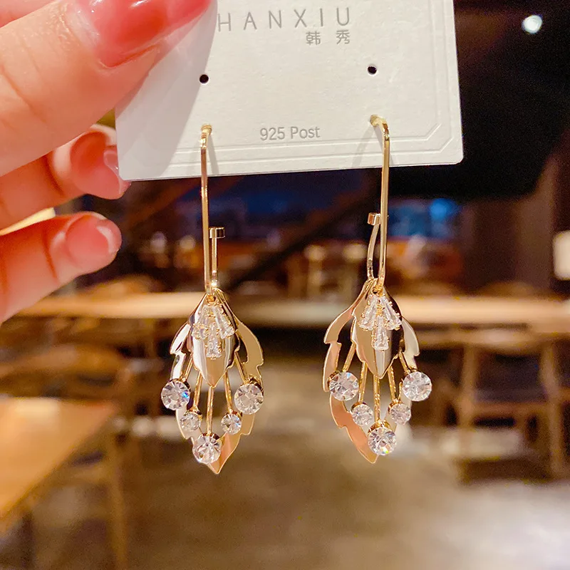 

Gold Court Style Pendant Earrings Lady Fasion Jewellery Rhinestones Hollow Leaves Long Drop Earrings Tassel Trend Accessories