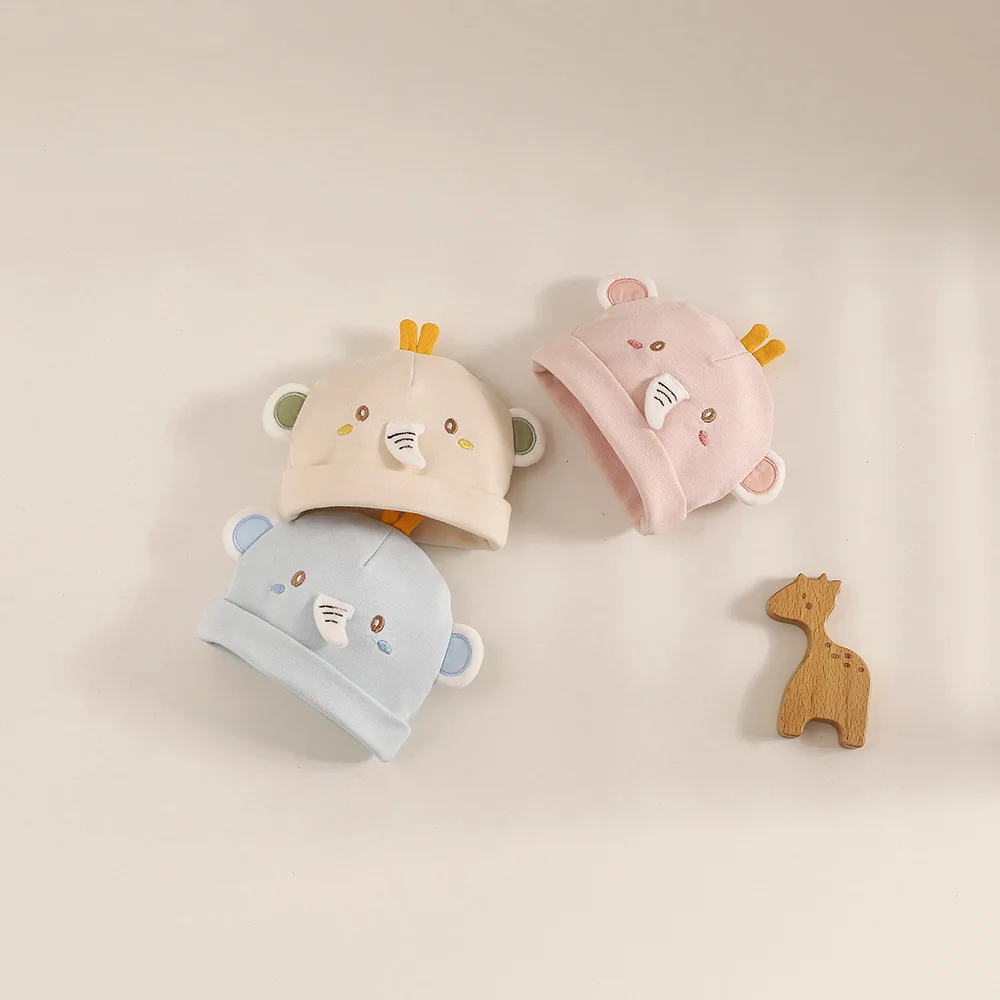 Детская шапка с вышивкой на возраст 0-3 месяца |