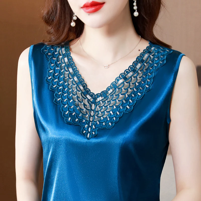 

New 2022 Summer Women's Tank Tops Fashion Casual Loose Embroidered Sleeveless Solid Color V-Neck Vest Plus Size tshirt