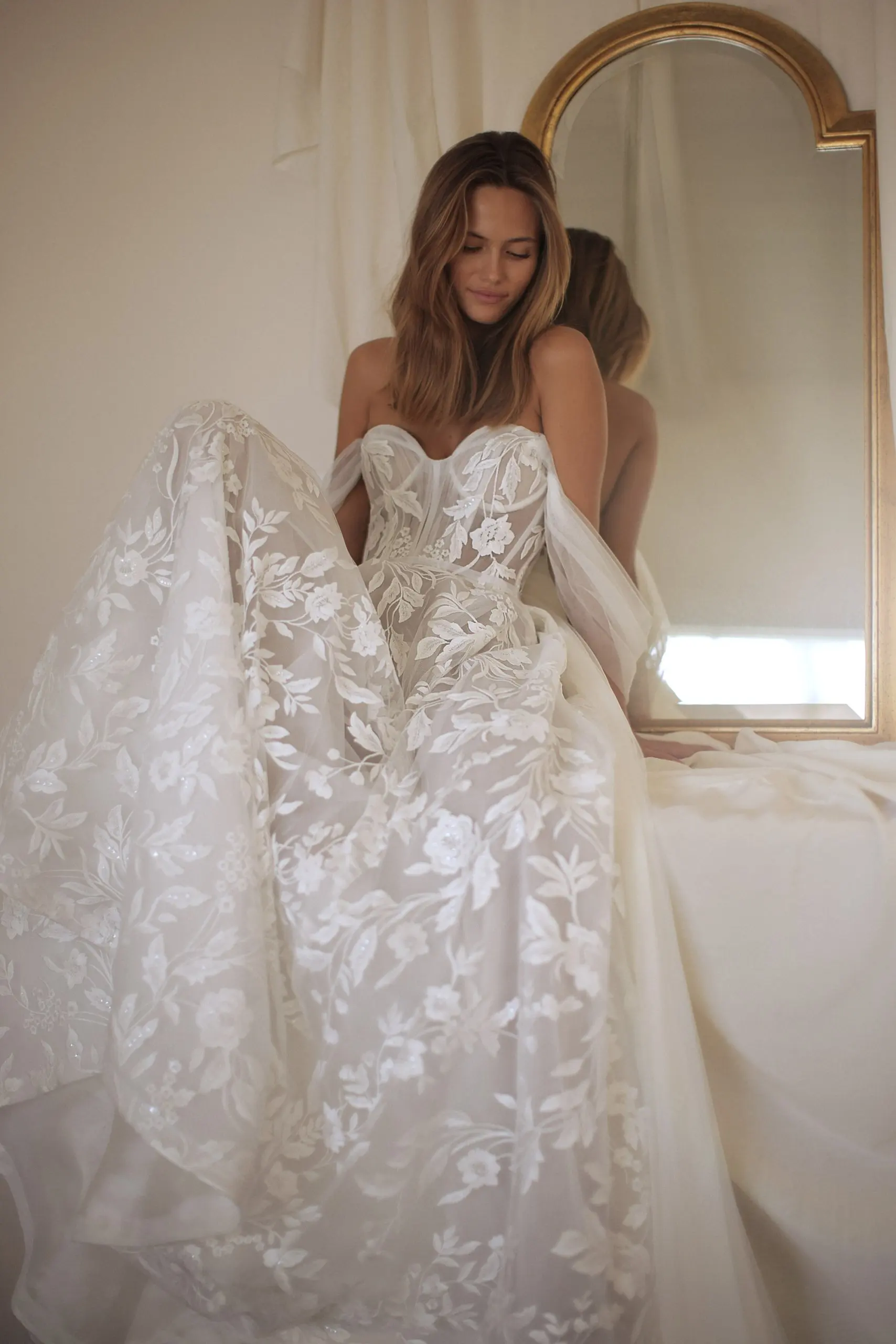 Кружевное свадебное платье с открытыми плечами ТРАПЕЦИЕВИДНОЕ женское 2024