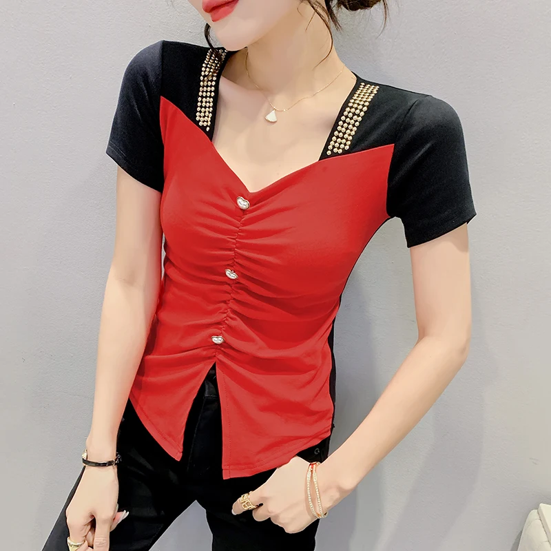 Женская футболка с коротким рукавом V-образным вырезом и заклепками |