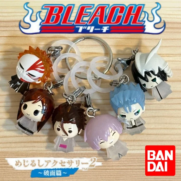 Фото Брелок-подвеска Bandai Bleach Arrancar Arc Gashapon: мини-фигурки Ичиго Куросаки, Гин Ичимару, Сосуке Айзена для сумок и украшения №1
