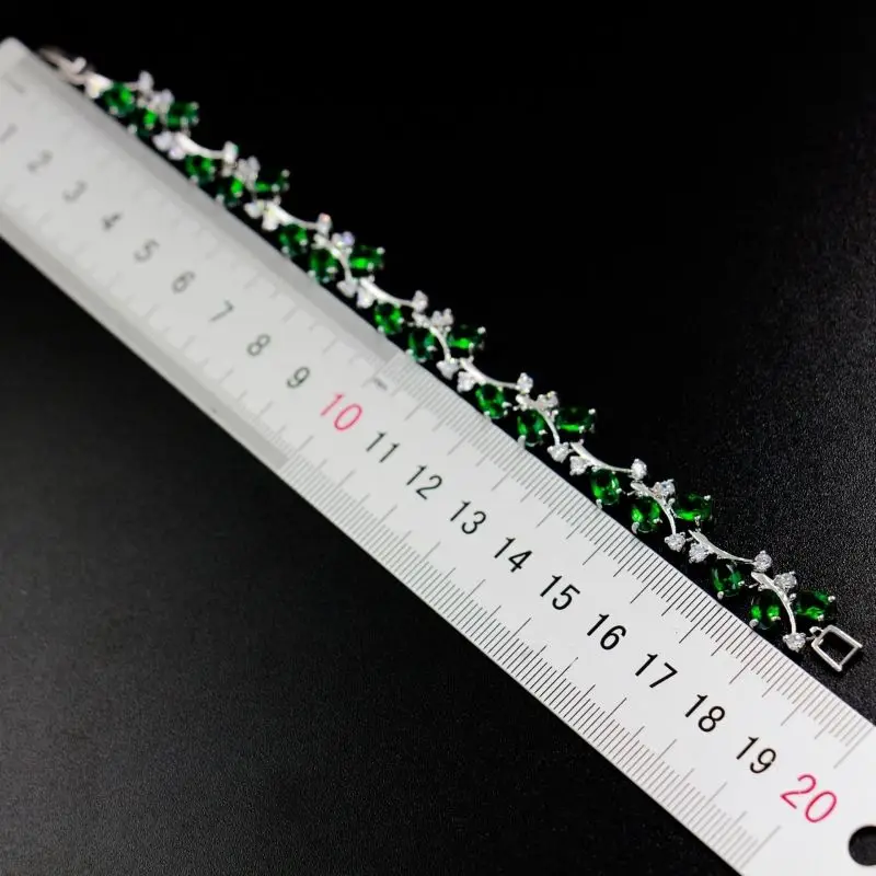 Женский браслет из циркония