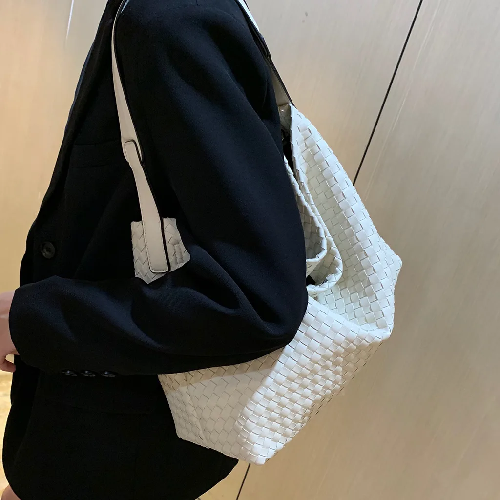 Senior sense of woven women's bags new large capacity retro bags Europe and the United States wind trend armpit bag