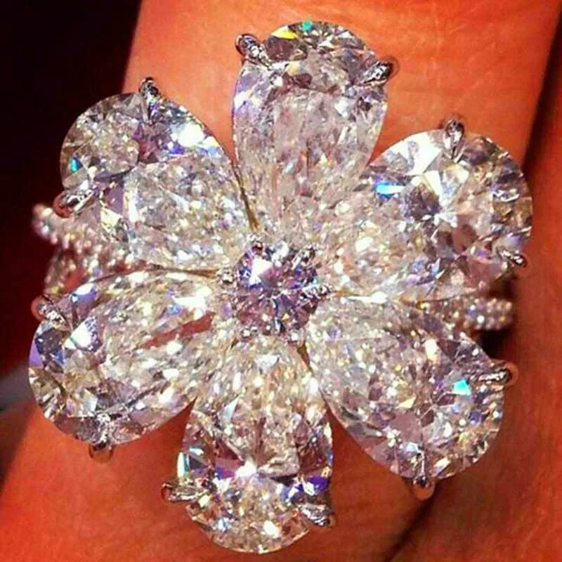 

Female Elegant White Zircon Flower Ring Fashionable Bridal Wedding Luxury Party Jewelry
