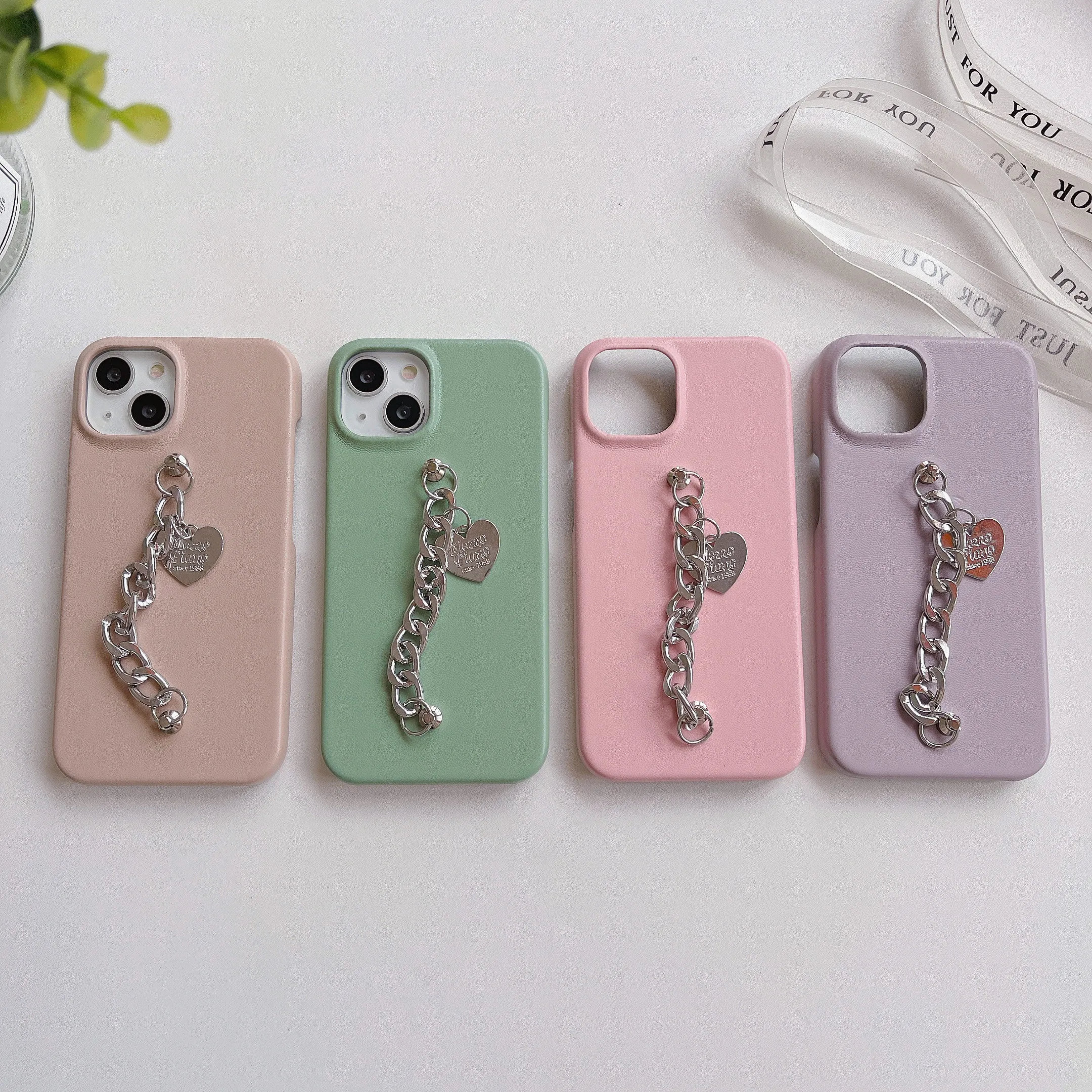 

Metal Wristband Case for IPhone 14Promax 14Plus 13 12 11 Pro Max Love Heart Chain Skin Feeling Anti-fall Candy Color Cover Funda