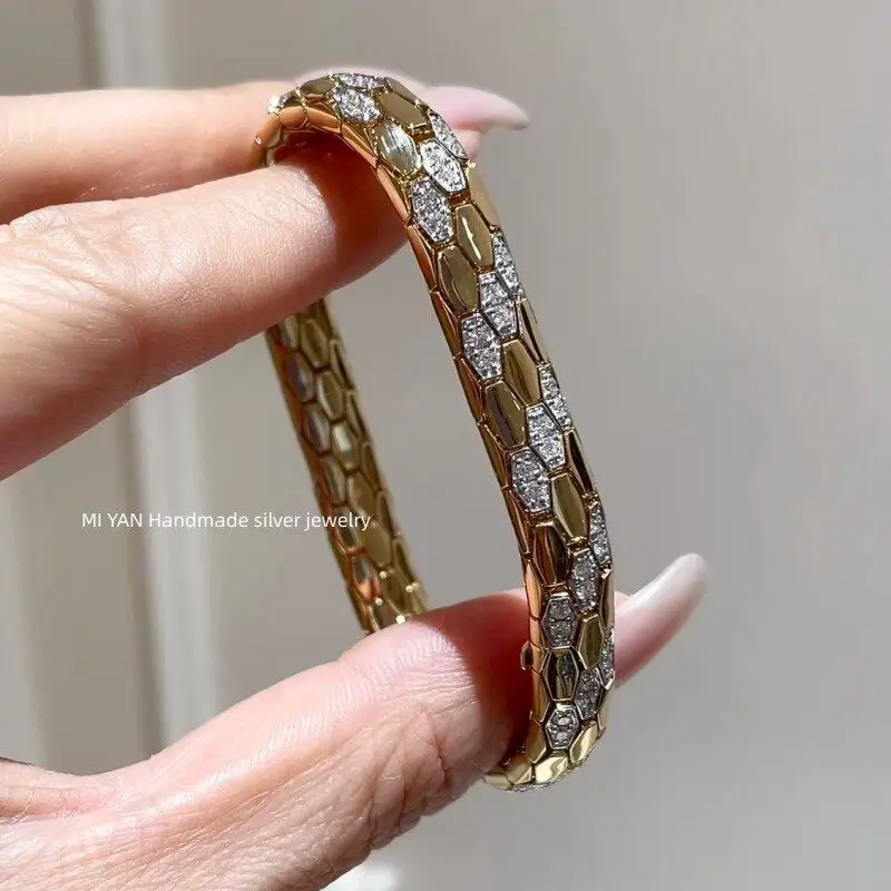Фото Двухцветный браслет-цепочка Snake Bone с бриллиантовой огранкой – светло-розовое золото, минималистичный дизайн класса люкс для женщин, 925 пробы. №3