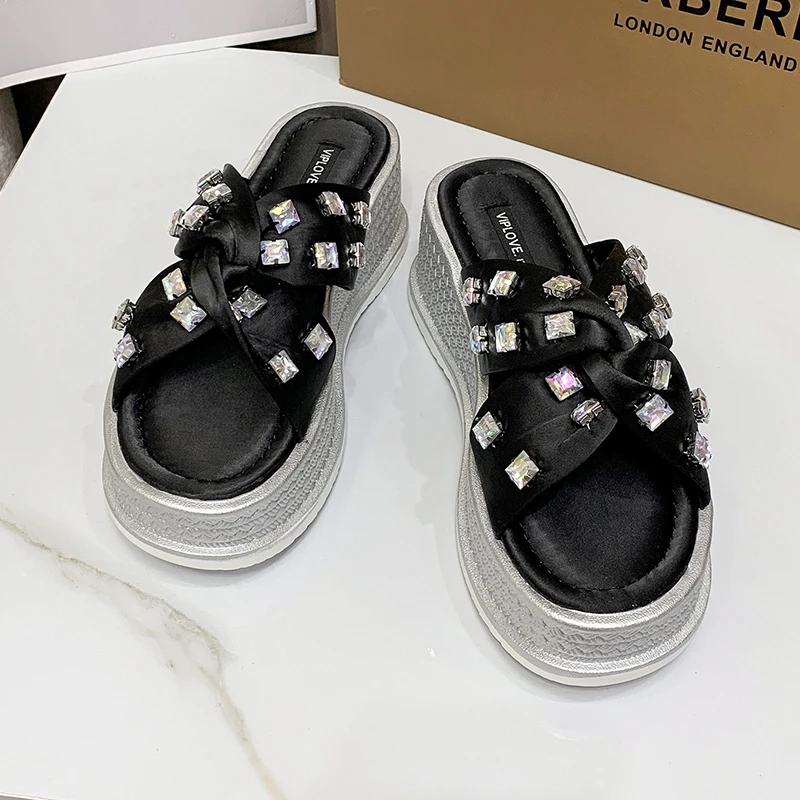 

2023 New Women Slippers Platform Shoes Crystal Fashion Flip-flops Summer Sandals Casual Shoes Open Toe Dress Party Mujer Slides
