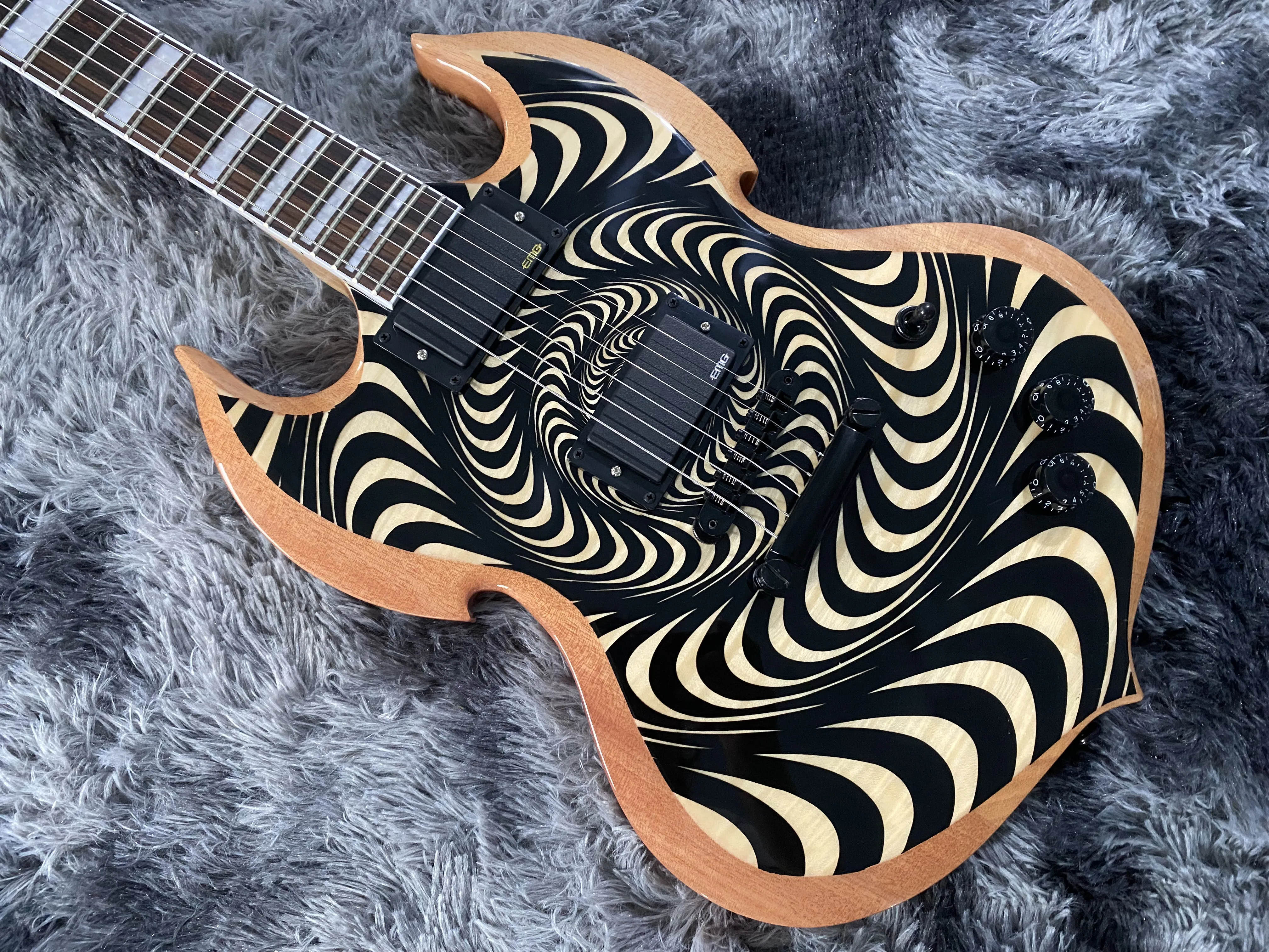 

Chinese Electric Guitar S G M Style Zakk Flame Maple Top Natrual Color 6 Strings Mahogany