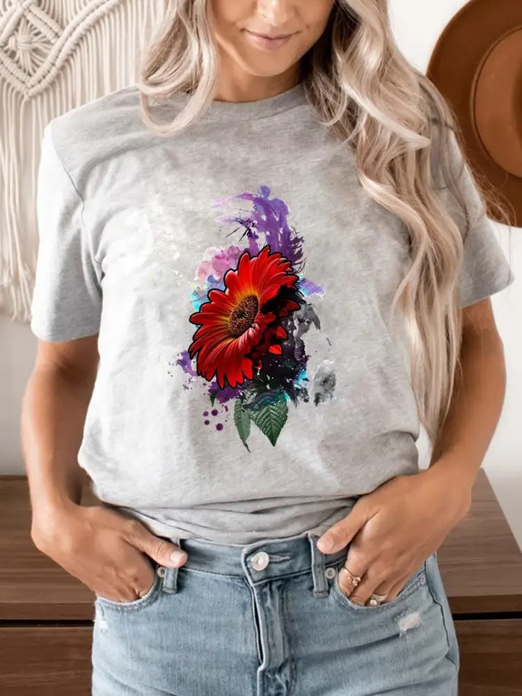 

Футболка женская летняя с цветочным принтом и коротким рукавом