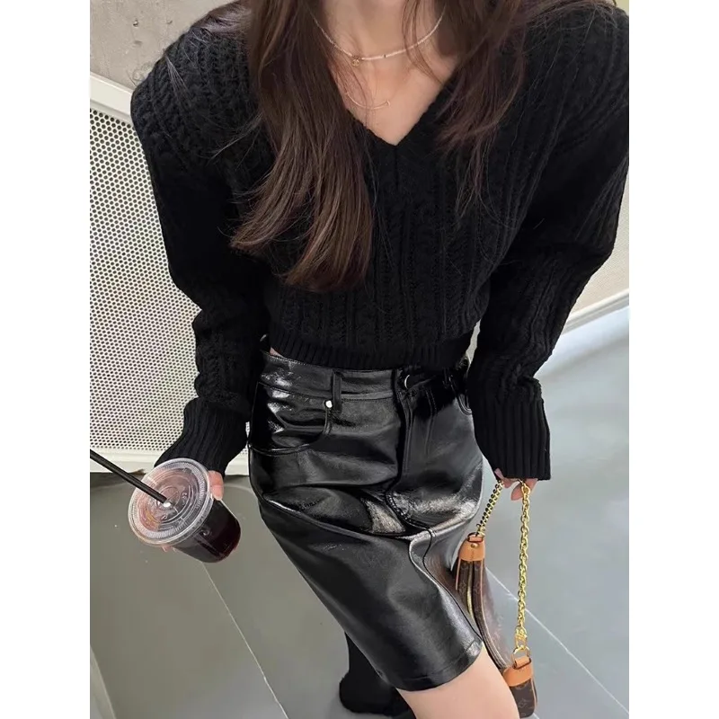 Рисунок 4 - Женский короткий свитер с V-образным вырезом