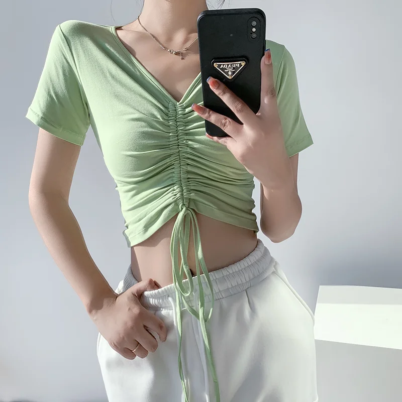 

Женский топ с V-образным вырезом, открытым пупком и кулиской