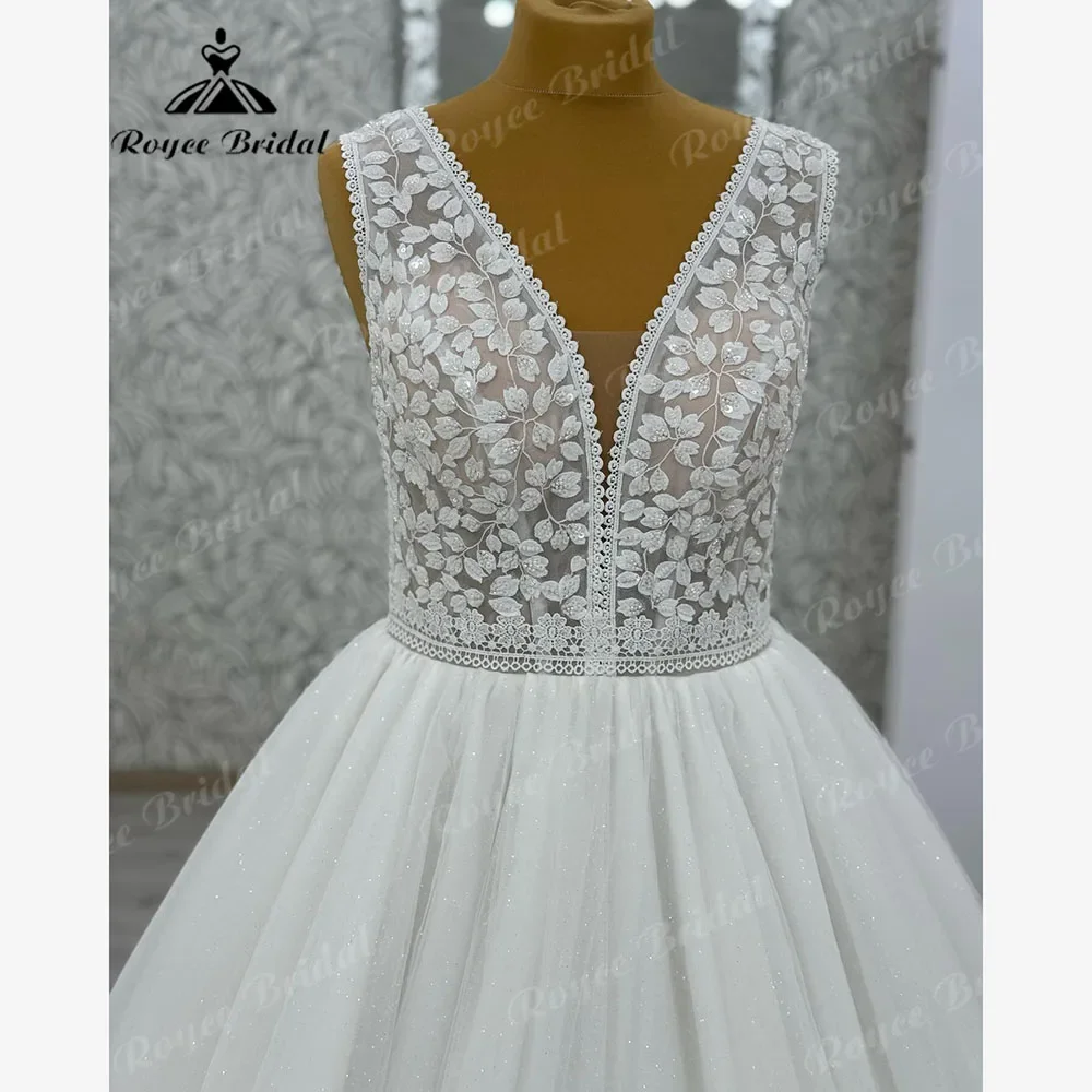 Скромное кружевное бальное платье без рукавов с v-образным вырезом свадебное для