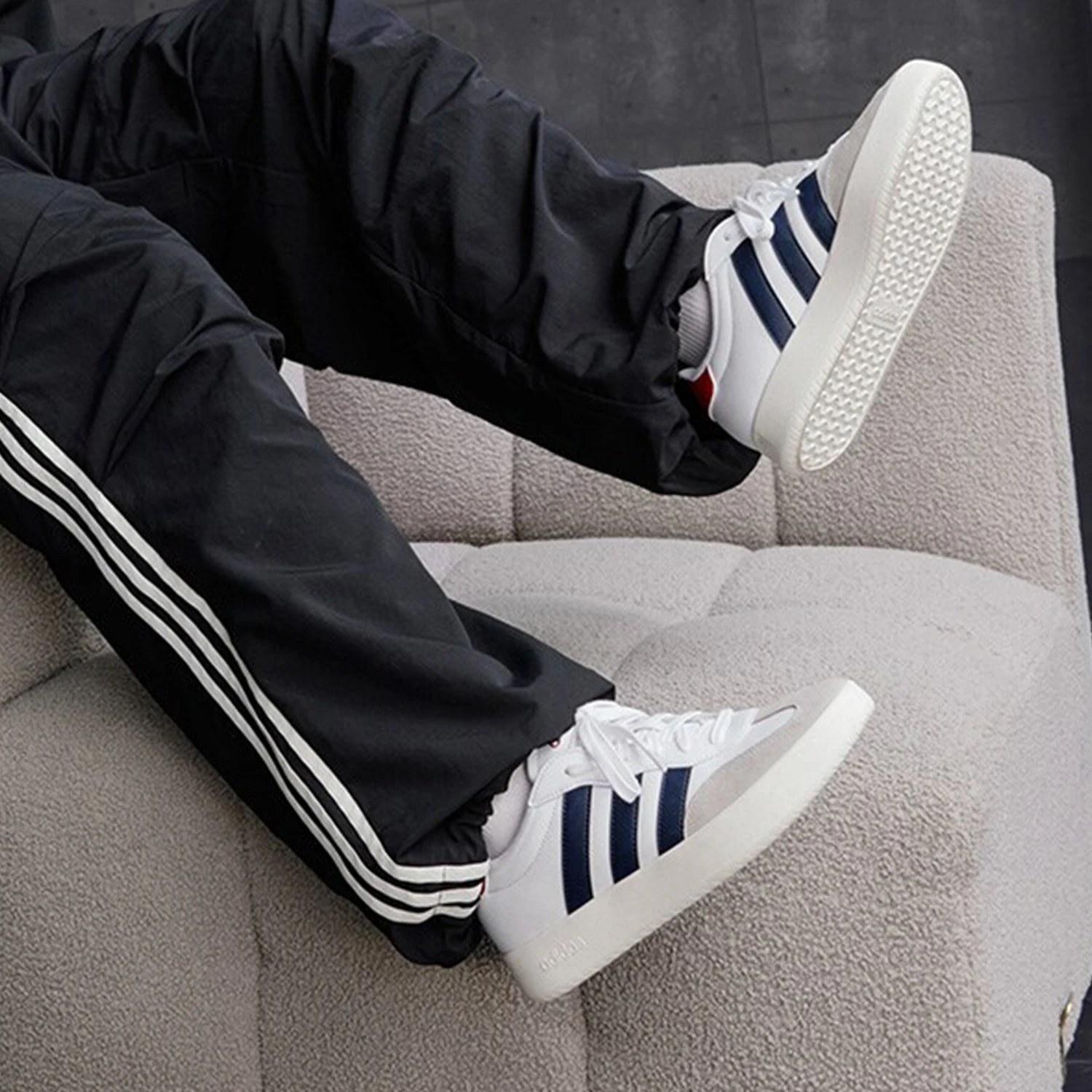 Фото Оригинальные легкие и прочные повседневные классические кеды Adidas BARREDA для мужчин и женщин IH1228 №2