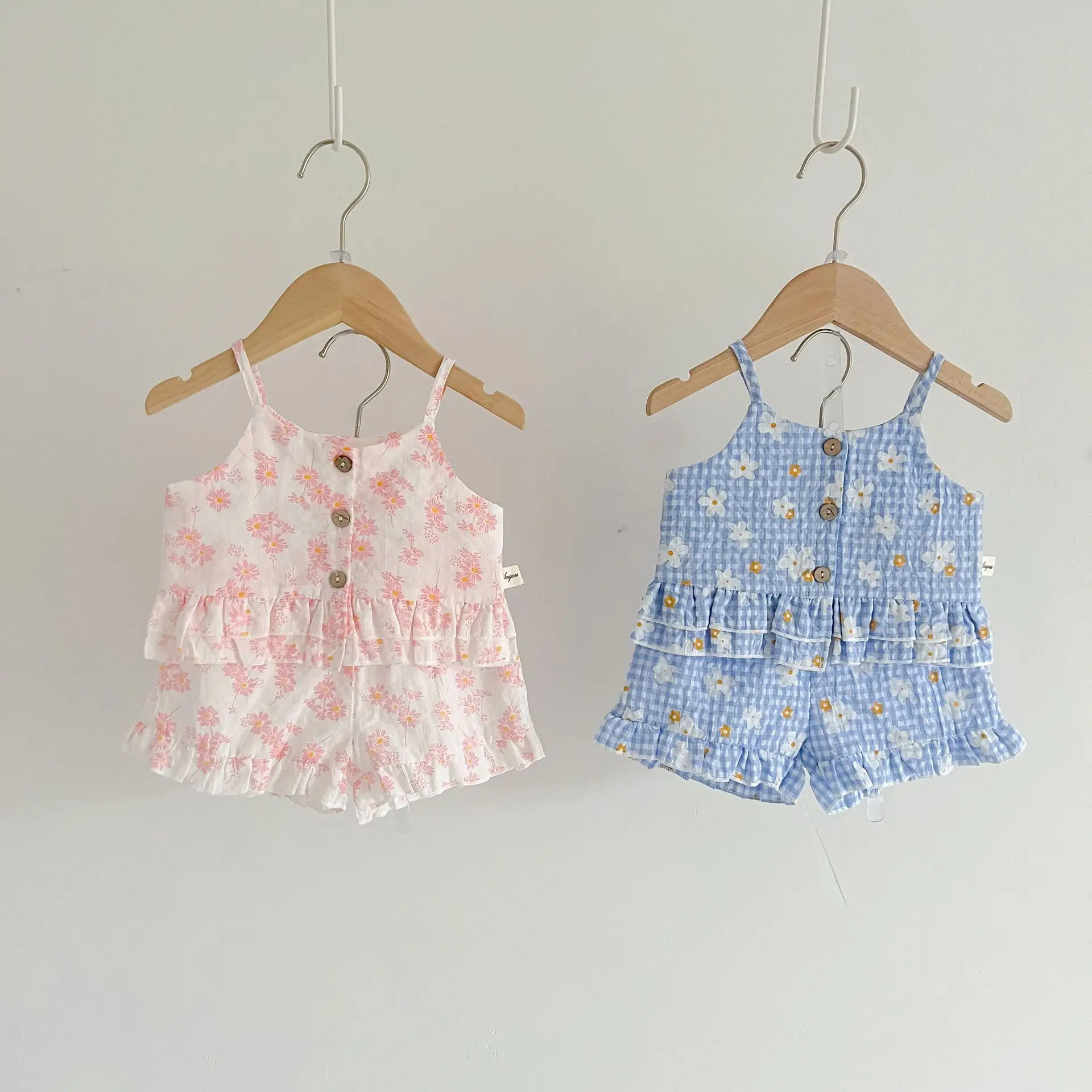 

Sweet Baby Girl Retro Floral Sling Tops Cute Fashion Plaid Single Breasted Sleeveless T-shirt + Thin Lace-up Cotton Shorts Set