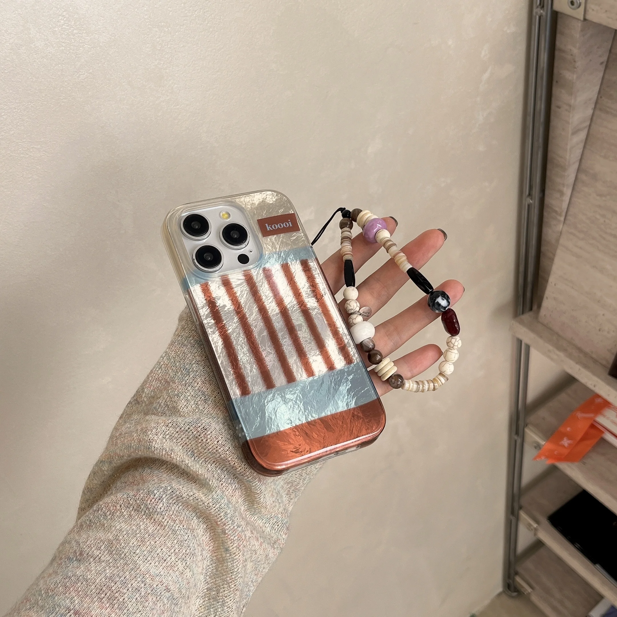 Шикарный чехол для телефона в коричневую полоску с волнистой текстурой