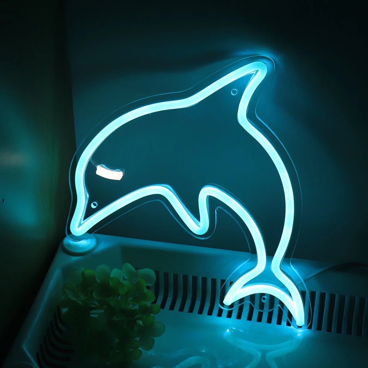 Рисунок 3 - неоновая вывеска в виде дельфина для украшения комнаты