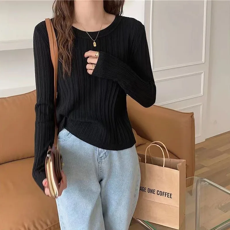 Женский однотонный свитер в корейском стиле с круглым вырезом