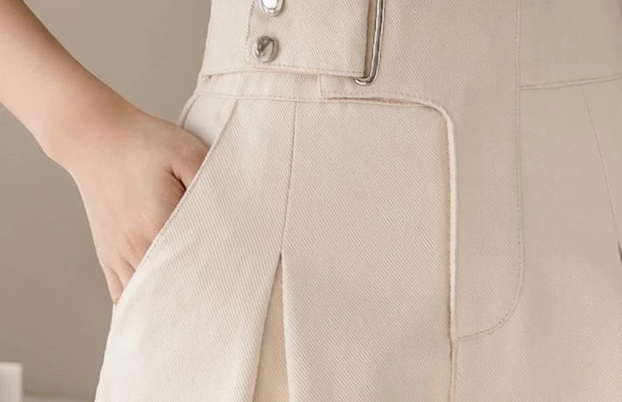 2021 Summer Women Casual Pleated Fold Elegant Shorts Korean Female High Waisted Black Beige Khaki Wide Leg Shorts Office Lady