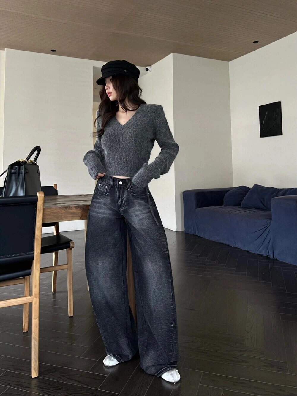 Бархатный пуловер Maillard цвета хаки с v-образным вырезом и енотом женский