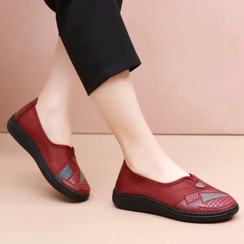 Flat Shoes Ladies 2023 New Mesh Breathable Sneakers Light Women Summer Loafers Soft Sole Comfortable Mom Flats Shoes Moccasins