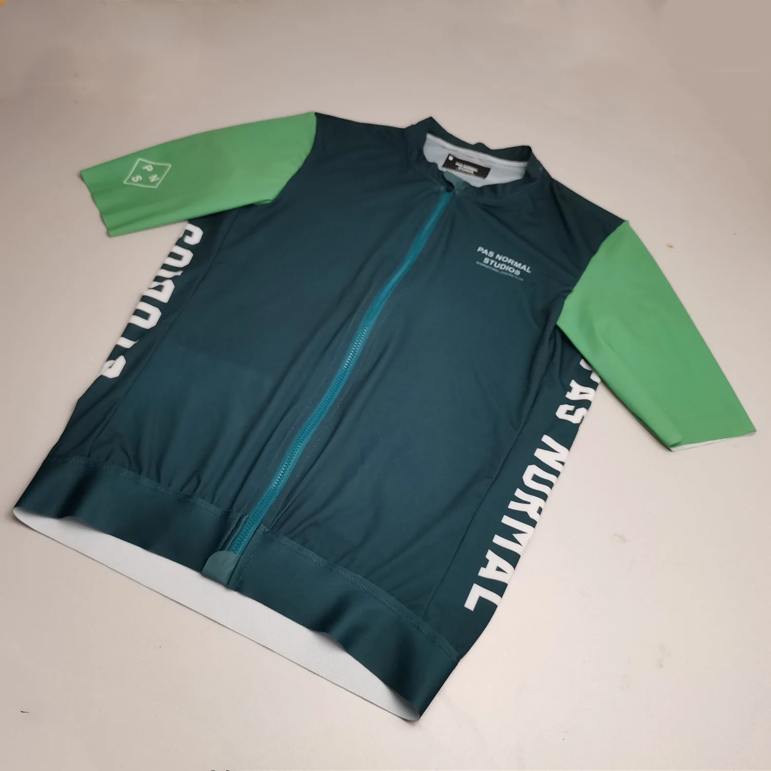 

2023 Summer Cycling Jersey Short Sleeve PRO AERO Seamless Bicycle Clothes AAA Quality Tight Cut Fabric Ciclismo Road Bike