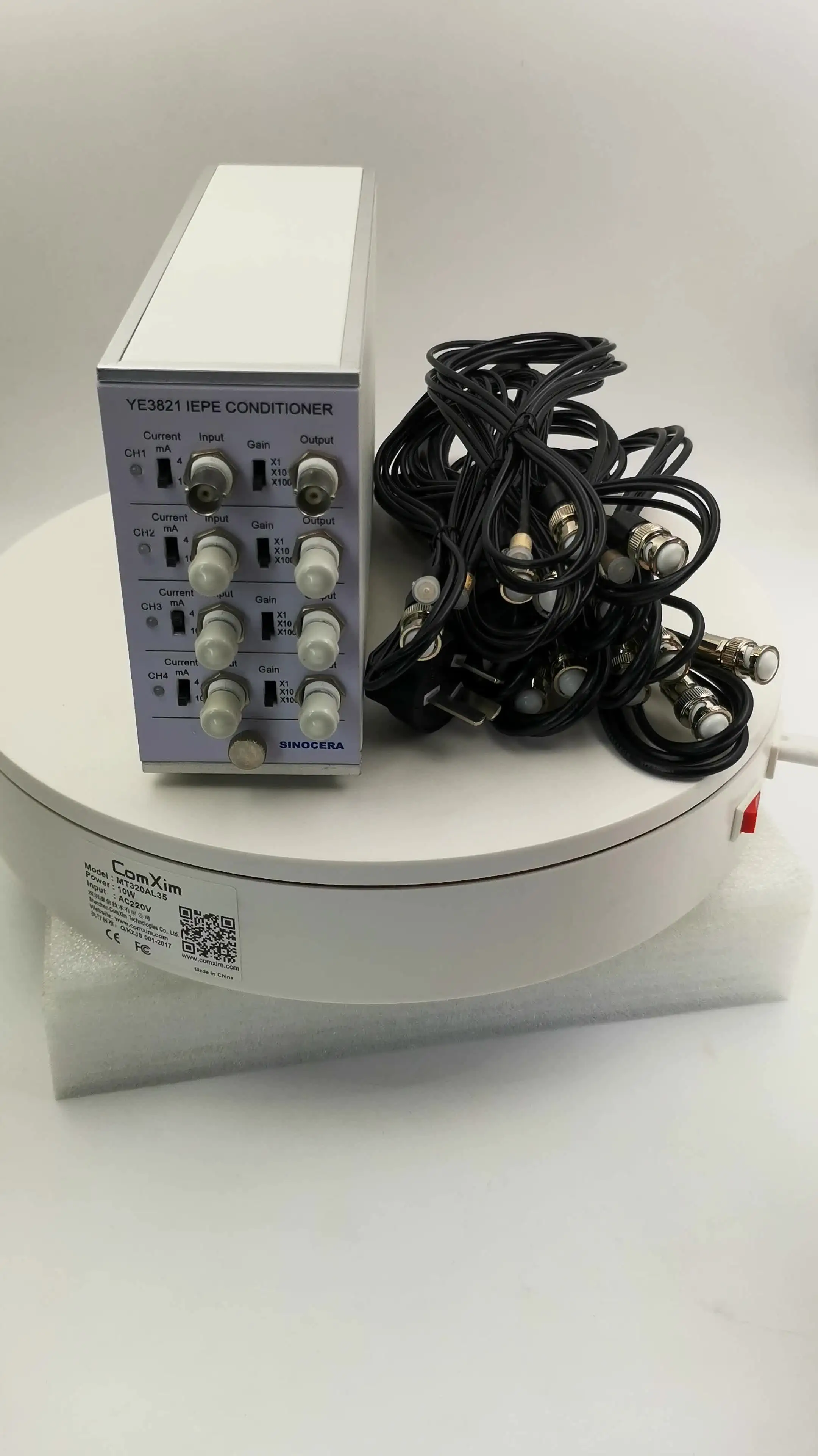 

4 channel low-noise IEPE signal generator