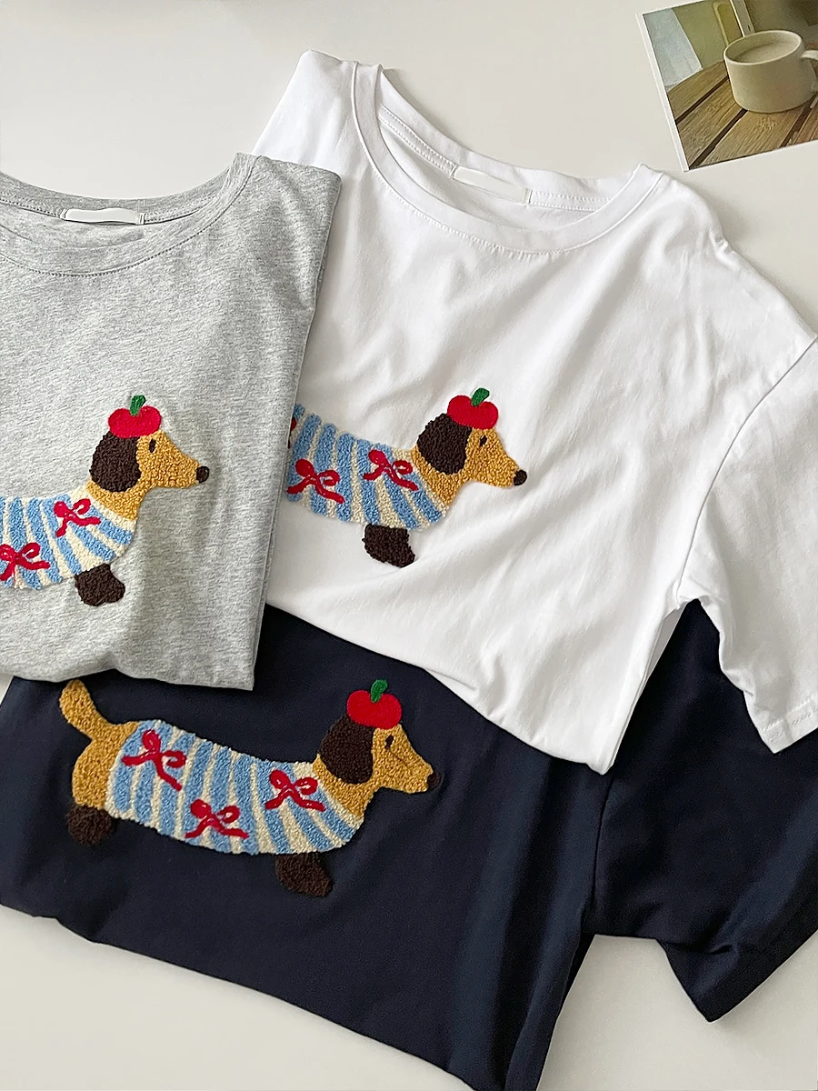 Летняя свободная и стройнящая футболка с вышивкой милой собаки круглым вырезом