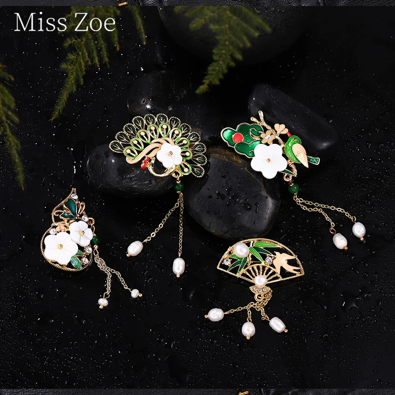 

Tassel Camellia Flower Enamel Pins Freshwater Beaded Shell Fan Retro Tassel Hollow Cheongsam Hanfu Brooches Jewelry Lapel Badges