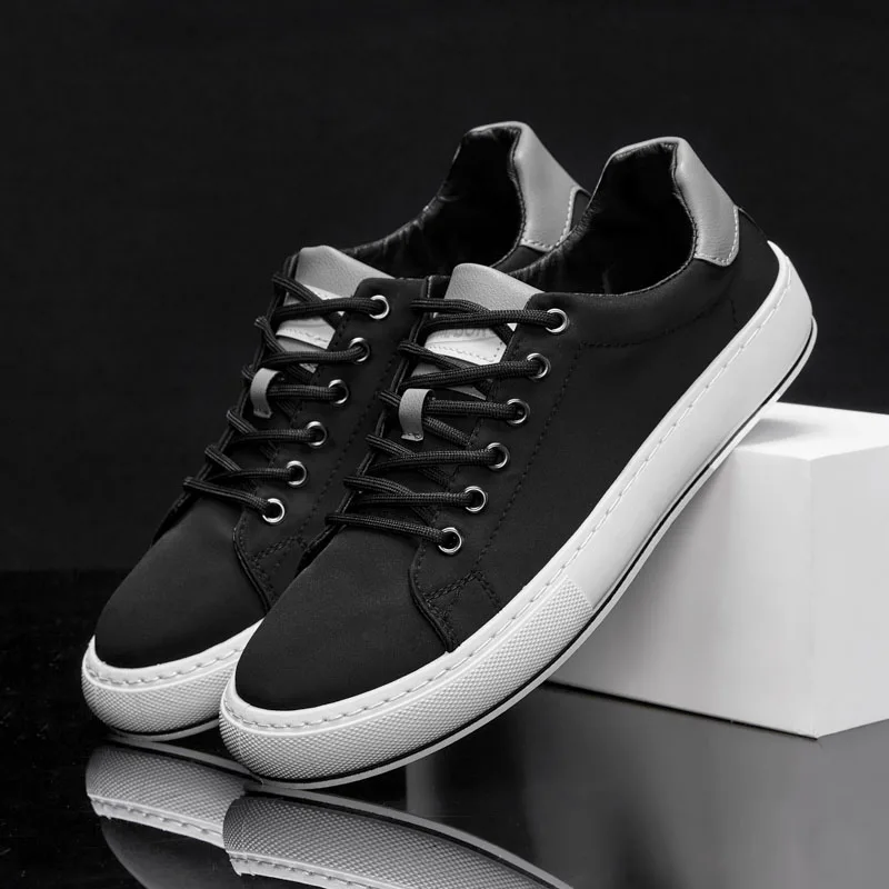 

New Casual Light Shoes Men Sneakers High Quality Leather Soft Men Shoes Outdoor Walking Non Slip Spring Mens Designer Shoes 2022