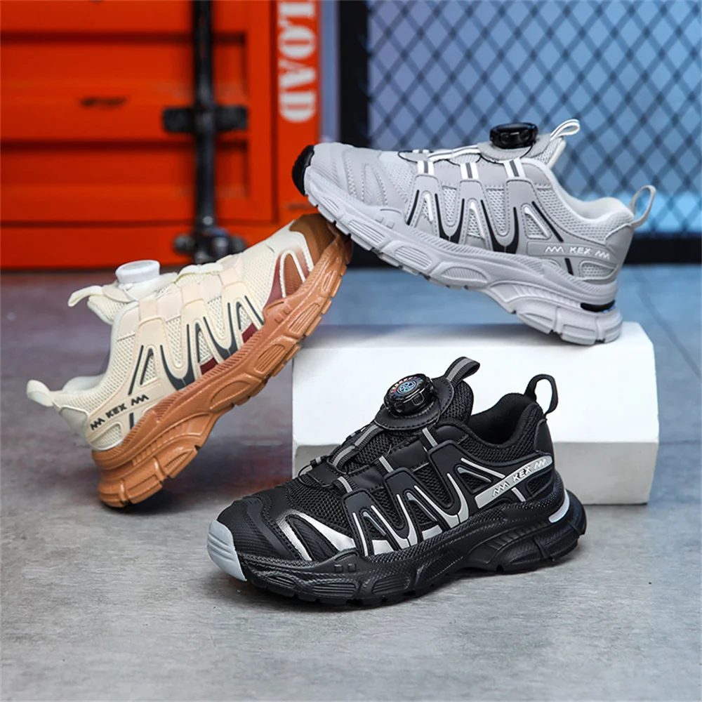 Рисунок 2 - Кроссовки для мальчиков и девочек