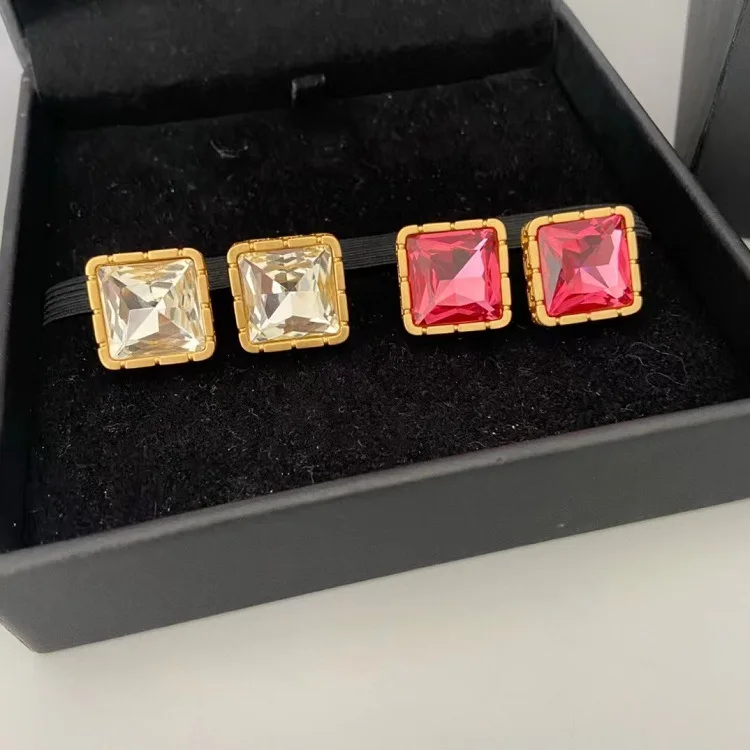 

Retro square crystal simple temperament European and American light luxury earrings